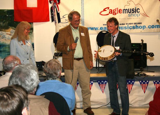 Steve Noon awarded with Eagle II Banjo Steve Noon awarded with Eagle II Banjo